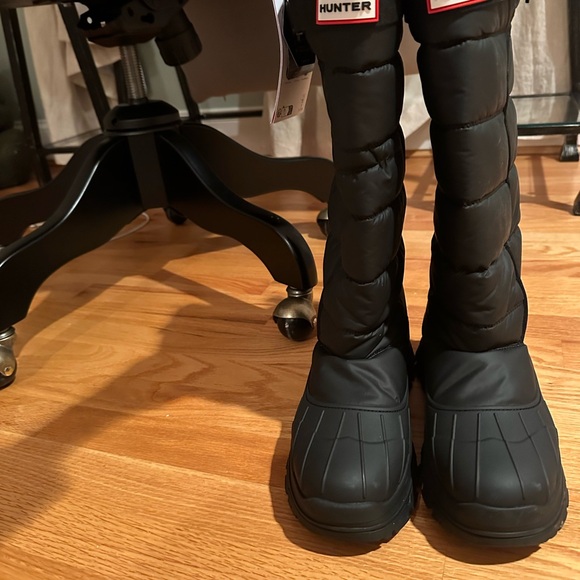 Black Quilted Winter Boots - Picture 6 of 6